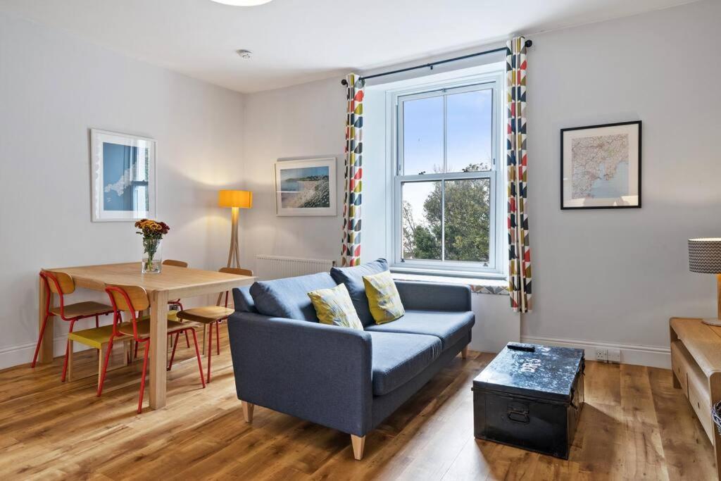 Pendennis - Bright Victorian Flat, Sea Views & Close To Beach ฟาลมัธ ภายนอก รูปภาพ