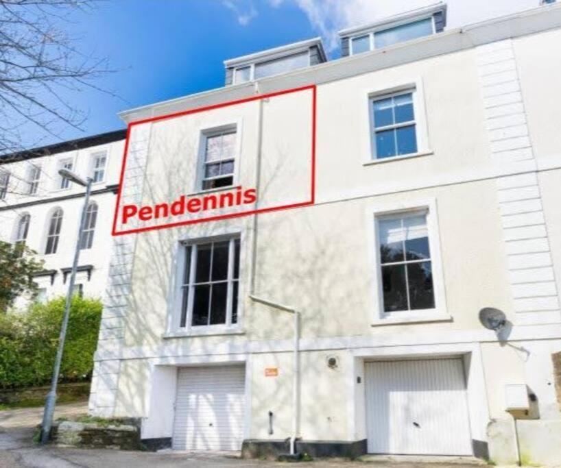 Pendennis - Bright Victorian Flat, Sea Views & Close To Beach ฟาลมัธ ภายนอก รูปภาพ