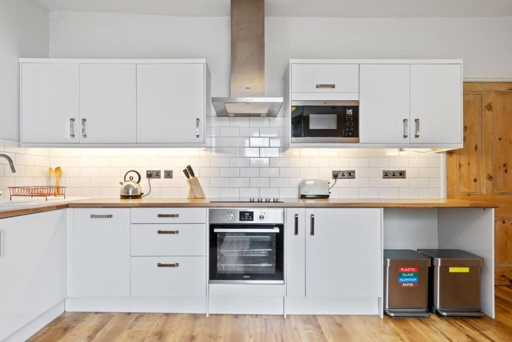 Pendennis - Bright Victorian Flat, Sea Views & Close To Beach ฟาลมัธ ภายนอก รูปภาพ