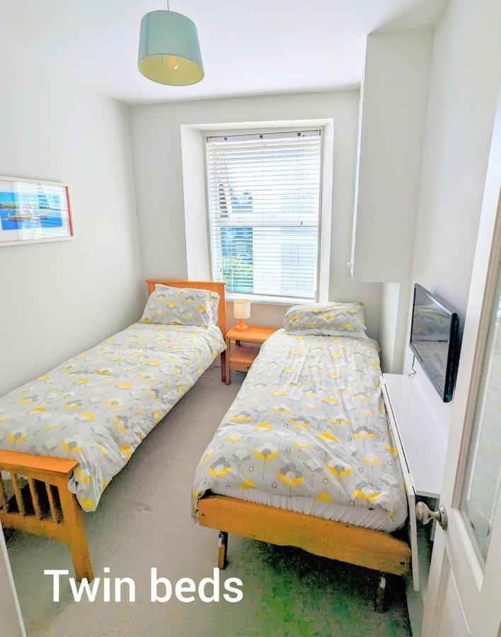 Pendennis - Bright Victorian Flat, Sea Views & Close To Beach ฟาลมัธ ภายนอก รูปภาพ